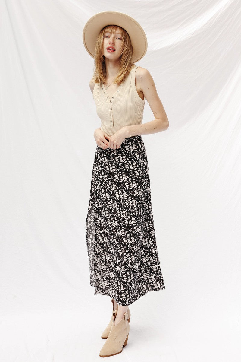 Maxi skirt with slit detail - Miss Sparkling