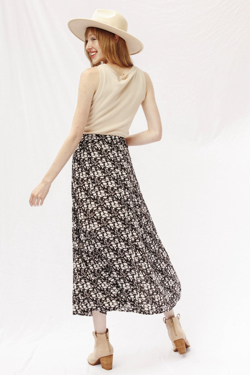 Maxi skirt with slit detail