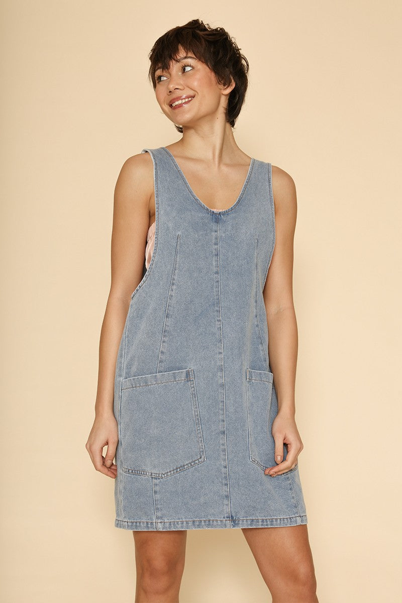 Denim scoop neck overall dress Light blue / M